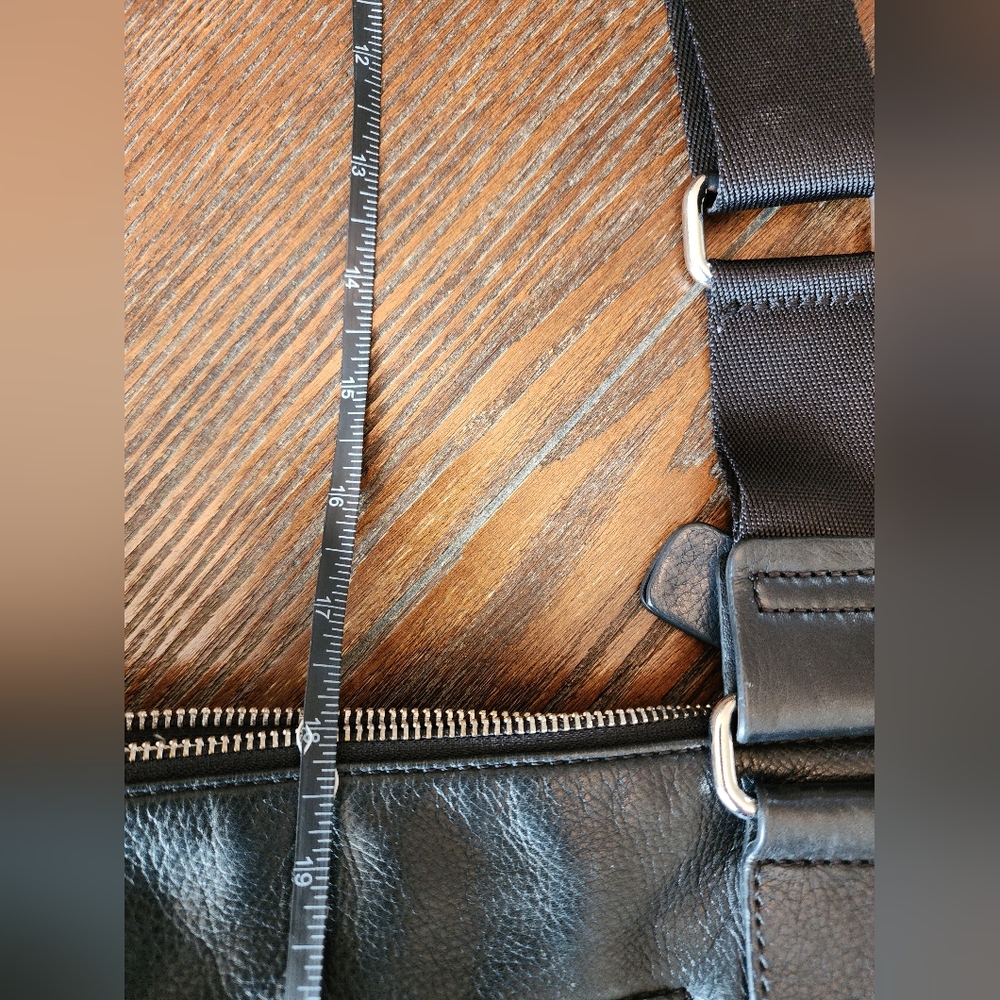 Margot Black Leather Crossbody Bag. - Picture 10 of 12